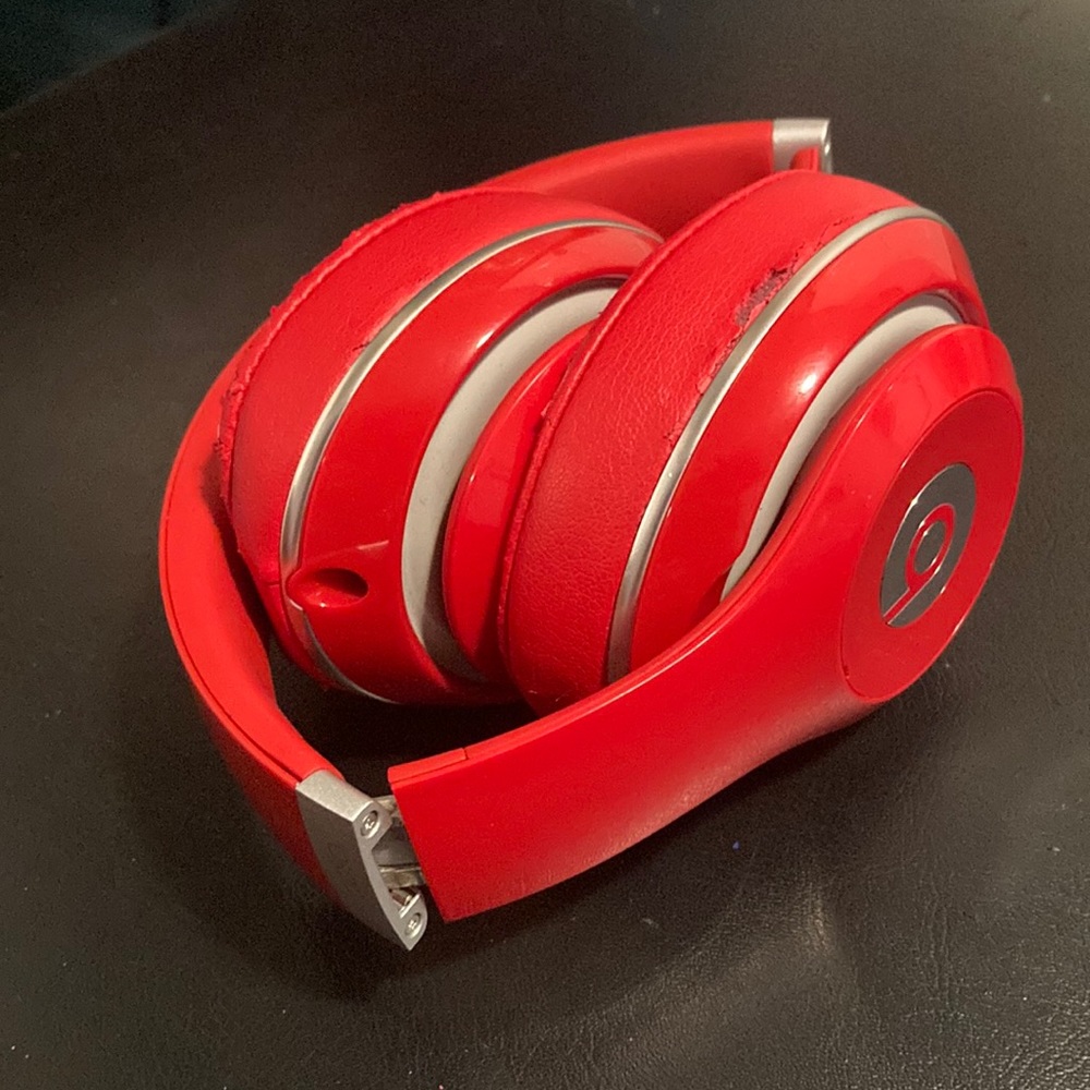 Red beats